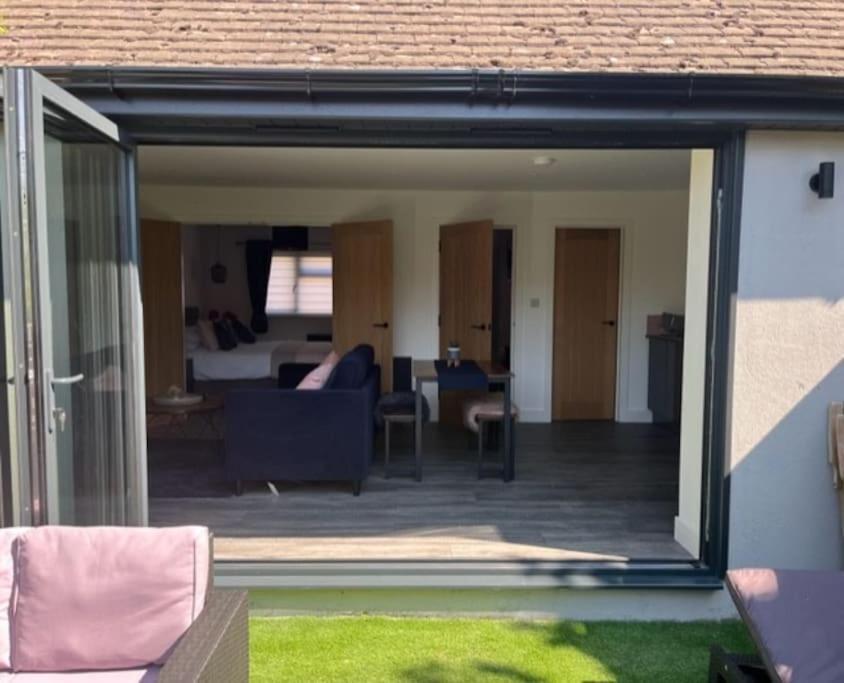 The Hideaway With Own Private Sunny Garden Apartment Bournemouth Exterior photo
