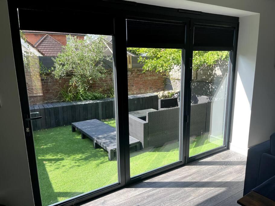The Hideaway With Own Private Sunny Garden Apartment Bournemouth Exterior photo